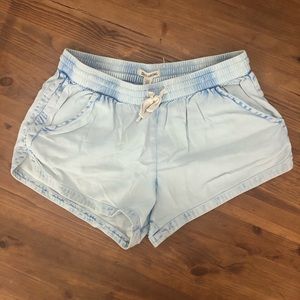 Billabong flowy denim short M